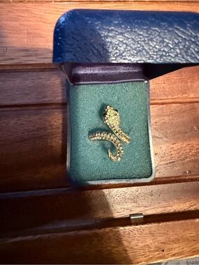 Gold snake ring. Size 6 1/4